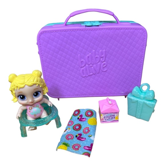 Baby Alive Foodie Cuties with 5 Surprise Toys Accessories - Picture 5 of 6